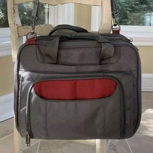EUC Targus Laptop Briefcase Crossbody Shoulder Strap Messenger Bag 15.6 Grey Red